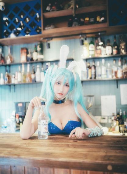 美女被挠痒痒
