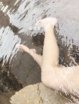 悬崖上的黑玫瑰
