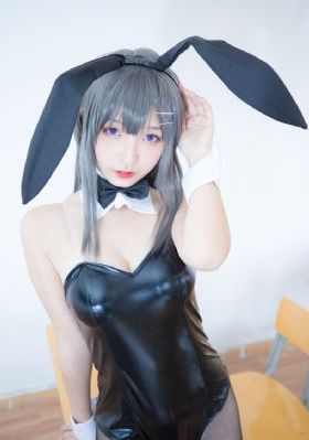 在世界尽头咏唱恋曲的少女