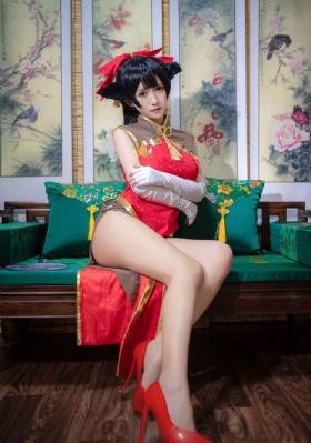 车臣领导人儿子双持机枪激情射击